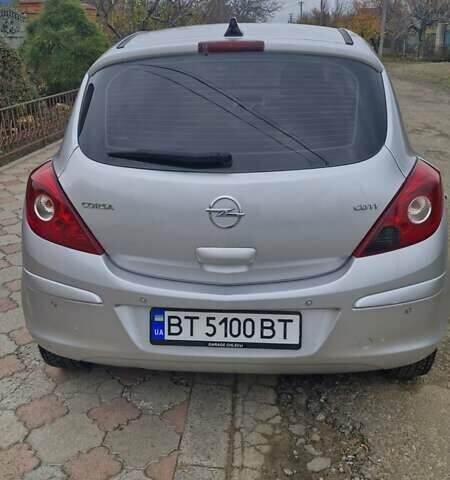 Серый Опель Корса, объемом двигателя 1.3 л и пробегом 220 тыс. км за 3650 $, фото 5 на Automoto.ua