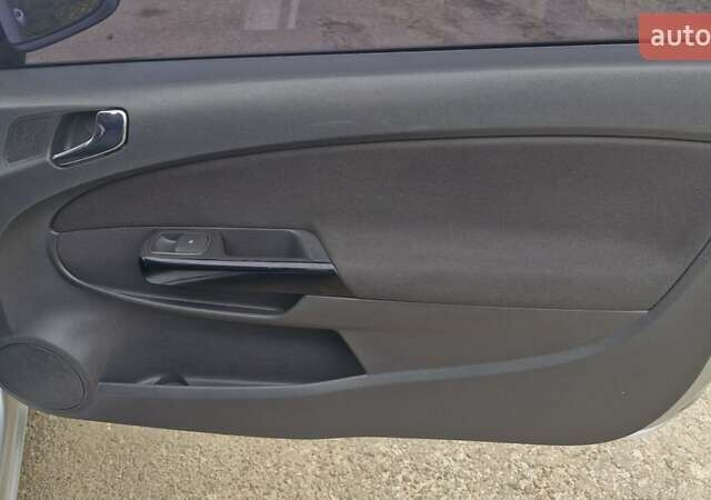 Серый Опель Корса, объемом двигателя 1.3 л и пробегом 220 тыс. км за 3650 $, фото 28 на Automoto.ua