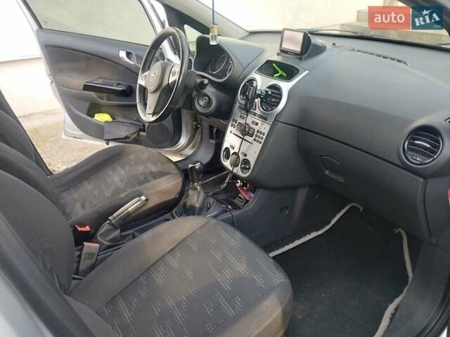 Сірий Опель Корса, об'ємом двигуна 1.3 л та пробігом 230 тис. км за 4800 $, фото 3 на Automoto.ua