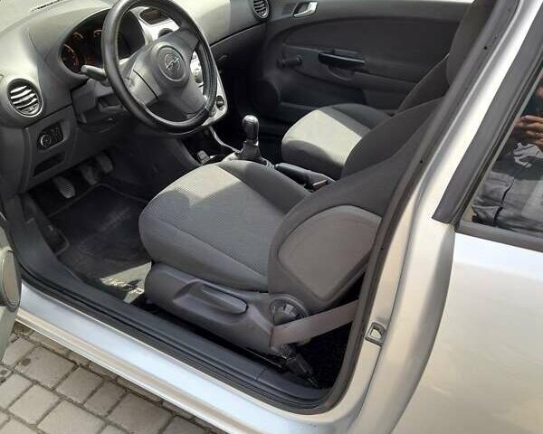 Серый Опель Корса, объемом двигателя 1.4 л и пробегом 177 тыс. км за 5500 $, фото 7 на Automoto.ua