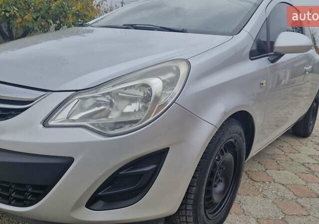 Серый Опель Корса, объемом двигателя 1.3 л и пробегом 220 тыс. км за 3650 $, фото 12 на Automoto.ua