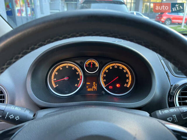 Серый Опель Корса, объемом двигателя 1.23 л и пробегом 189 тыс. км за 5400 $, фото 25 на Automoto.ua