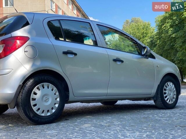 Сірий Опель Корса, об'ємом двигуна 1.3 л та пробігом 192 тис. км за 4700 $, фото 3 на Automoto.ua