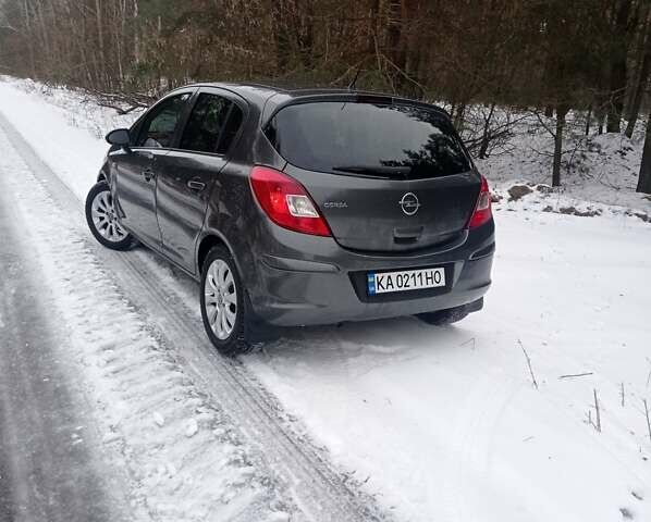 Сірий Опель Корса, об'ємом двигуна 1.23 л та пробігом 190 тис. км за 5400 $, фото 2 на Automoto.ua