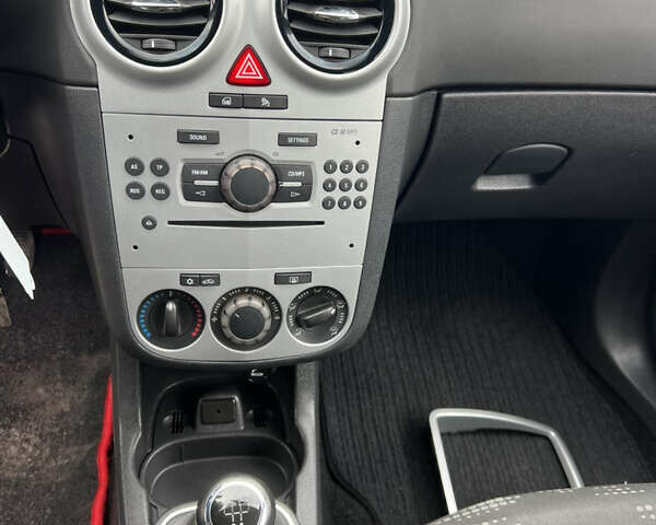 Сірий Опель Корса, об'ємом двигуна 1.3 л та пробігом 103 тис. км за 5500 $, фото 18 на Automoto.ua