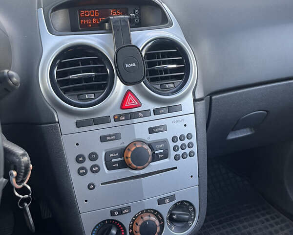 Серый Опель Корса, объемом двигателя 1.3 л и пробегом 162 тыс. км за 5800 $, фото 3 на Automoto.ua