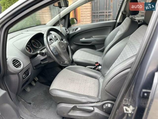 Серый Опель Корса, объемом двигателя 1.25 л и пробегом 250 тыс. км за 4999 $, фото 51 на Automoto.ua