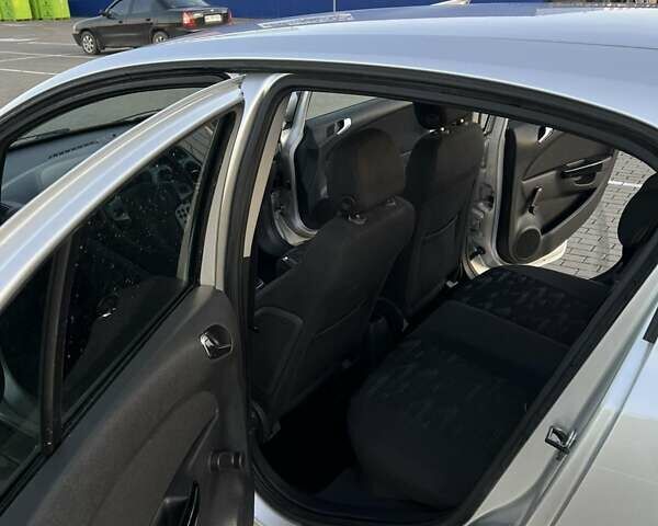 Сірий Опель Корса, об'ємом двигуна 1.36 л та пробігом 207 тис. км за 5500 $, фото 18 на Automoto.ua