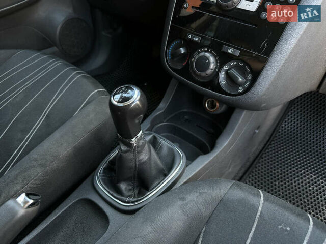 Серый Опель Корса, объемом двигателя 1.23 л и пробегом 189 тыс. км за 5400 $, фото 13 на Automoto.ua