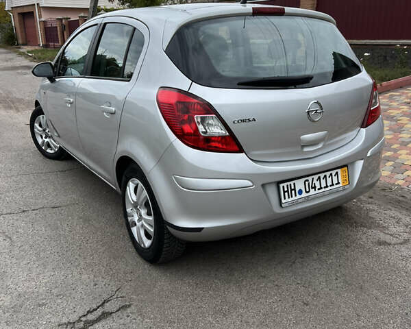 Сірий Опель Корса, об'ємом двигуна 1.3 л та пробігом 103 тис. км за 5500 $, фото 5 на Automoto.ua
