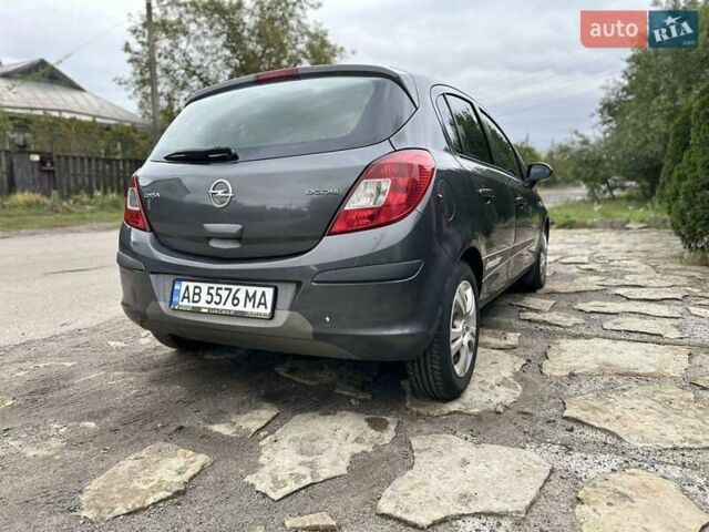 Серый Опель Корса, объемом двигателя 1.25 л и пробегом 250 тыс. км за 4999 $, фото 12 на Automoto.ua