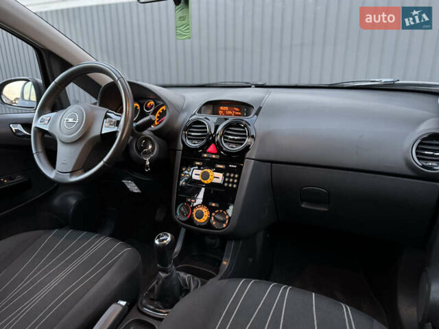 Серый Опель Корса, объемом двигателя 1.4 л и пробегом 203 тыс. км за 6250 $, фото 37 на Automoto.ua