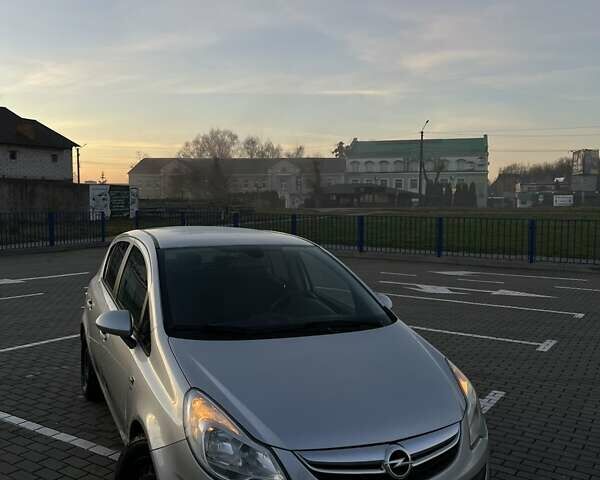 Сірий Опель Корса, об'ємом двигуна 1.36 л та пробігом 207 тис. км за 5500 $, фото 3 на Automoto.ua