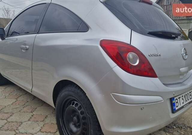 Серый Опель Корса, объемом двигателя 1.3 л и пробегом 220 тыс. км за 3650 $, фото 2 на Automoto.ua