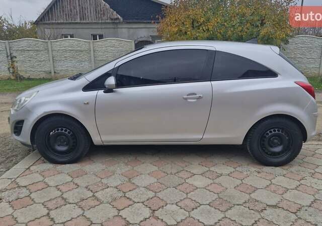 Серый Опель Корса, объемом двигателя 1.3 л и пробегом 220 тыс. км за 3650 $, фото 6 на Automoto.ua