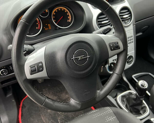 Сірий Опель Корса, об'ємом двигуна 1.3 л та пробігом 103 тис. км за 5500 $, фото 15 на Automoto.ua