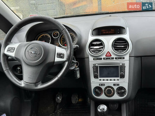 Серый Опель Корса, объемом двигателя 1.3 л и пробегом 257 тыс. км за 4500 $, фото 19 на Automoto.ua