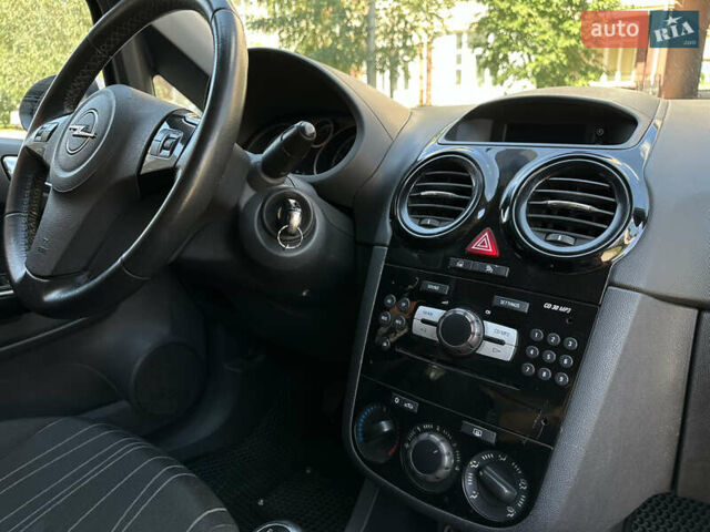 Серый Опель Корса, объемом двигателя 1.23 л и пробегом 189 тыс. км за 5400 $, фото 15 на Automoto.ua