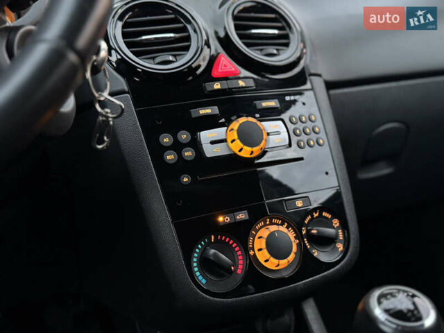 Серый Опель Корса, объемом двигателя 1.4 л и пробегом 203 тыс. км за 6250 $, фото 45 на Automoto.ua