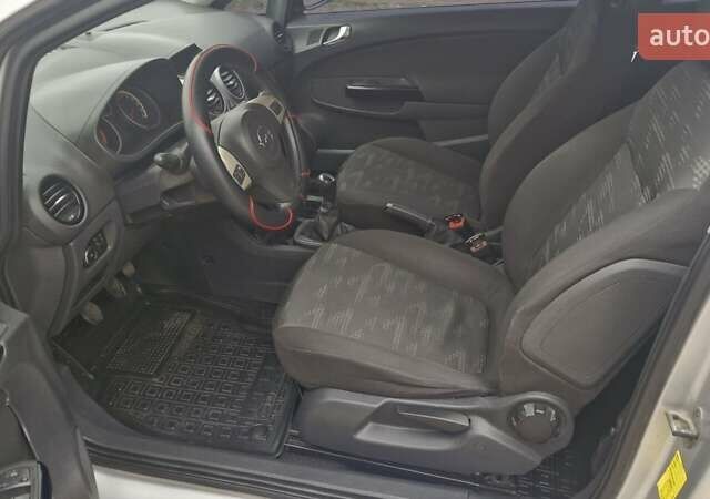 Серый Опель Корса, объемом двигателя 1.3 л и пробегом 220 тыс. км за 3650 $, фото 13 на Automoto.ua