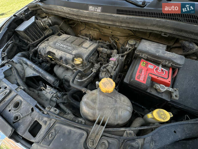 Серый Опель Корса, объемом двигателя 1.23 л и пробегом 189 тыс. км за 5400 $, фото 18 на Automoto.ua