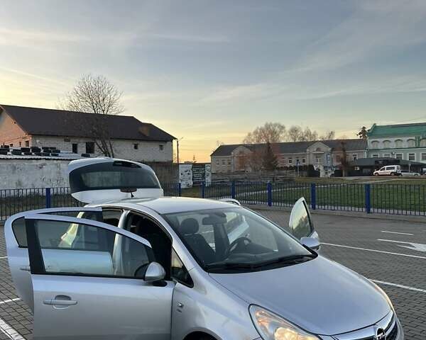 Сірий Опель Корса, об'ємом двигуна 1.36 л та пробігом 207 тис. км за 5500 $, фото 11 на Automoto.ua