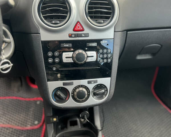 Сірий Опель Корса, об'ємом двигуна 1.25 л та пробігом 196 тис. км за 3700 $, фото 10 на Automoto.ua