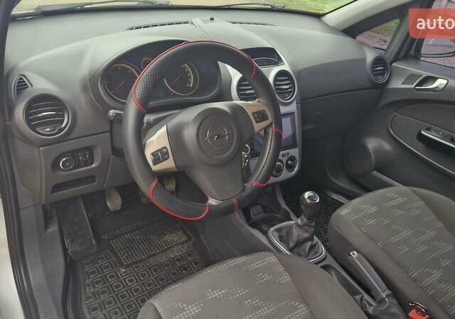 Серый Опель Корса, объемом двигателя 1.3 л и пробегом 220 тыс. км за 3650 $, фото 14 на Automoto.ua