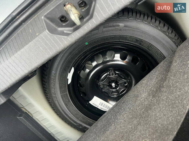 Серый Опель Корса, объемом двигателя 1.3 л и пробегом 235 тыс. км за 4900 $, фото 10 на Automoto.ua