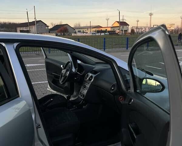 Сірий Опель Корса, об'ємом двигуна 1.36 л та пробігом 207 тис. км за 5500 $, фото 24 на Automoto.ua