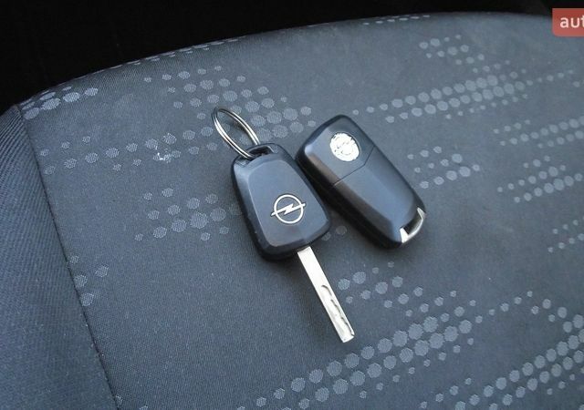 Сірий Опель Корса, об'ємом двигуна 1.23 л та пробігом 282 тис. км за 4700 $, фото 24 на Automoto.ua