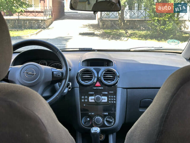 Серый Опель Корса, объемом двигателя 1.23 л и пробегом 189 тыс. км за 5400 $, фото 10 на Automoto.ua