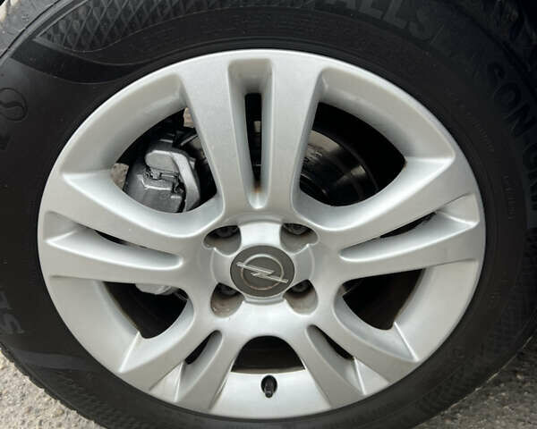 Сірий Опель Корса, об'ємом двигуна 1.3 л та пробігом 103 тис. км за 5500 $, фото 23 на Automoto.ua