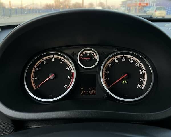 Сірий Опель Корса, об'ємом двигуна 1.36 л та пробігом 207 тис. км за 5500 $, фото 26 на Automoto.ua