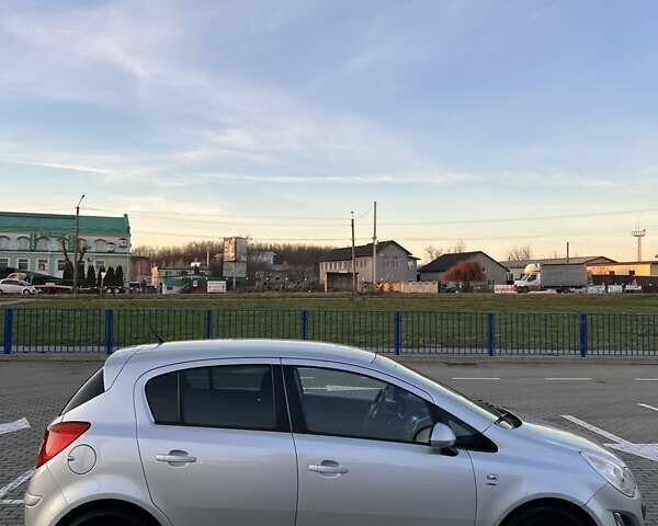 Сірий Опель Корса, об'ємом двигуна 1.36 л та пробігом 207 тис. км за 5500 $, фото 4 на Automoto.ua