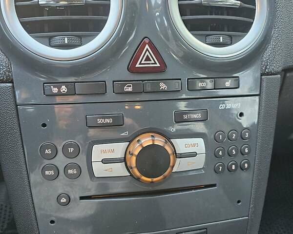 Серый Опель Корса, объемом двигателя 1.25 л и пробегом 250 тыс. км за 4999 $, фото 64 на Automoto.ua