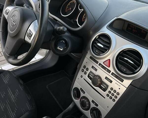 Сірий Опель Корса, об'ємом двигуна 1.36 л та пробігом 207 тис. км за 5500 $, фото 22 на Automoto.ua