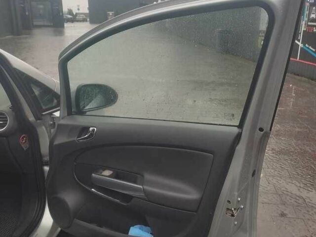 Серый Опель Корса, объемом двигателя 1.2 л и пробегом 325 тыс. км за 4800 $, фото 9 на Automoto.ua