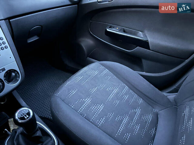 Сірий Опель Корса, об'ємом двигуна 1.25 л та пробігом 230 тис. км за 4200 $, фото 9 на Automoto.ua