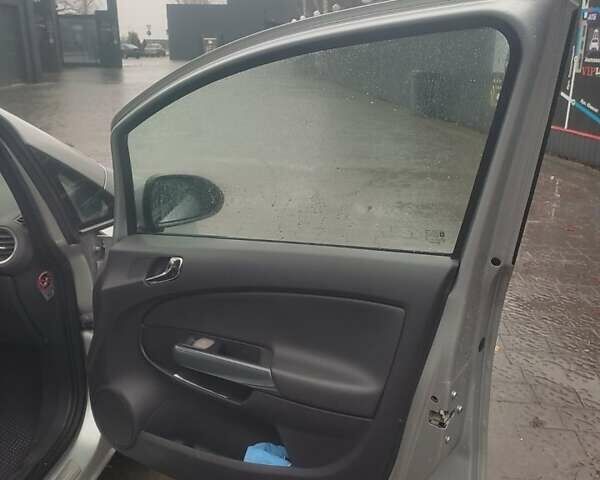 Серый Опель Корса, объемом двигателя 1.25 л и пробегом 325 тыс. км за 4800 $, фото 13 на Automoto.ua