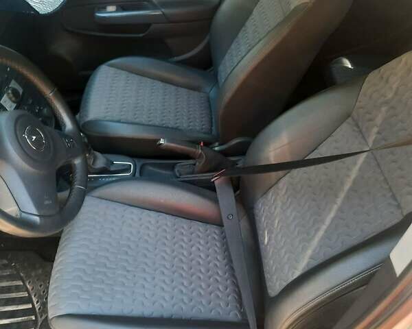 Сірий Опель Корса, об'ємом двигуна 1.4 л та пробігом 84 тис. км за 8000 $, фото 5 на Automoto.ua