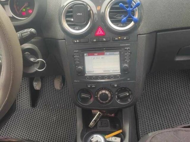 Серый Опель Корса, объемом двигателя 1.2 л и пробегом 325 тыс. км за 4800 $, фото 1 на Automoto.ua