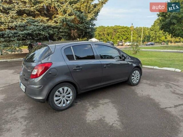 Серый Опель Корса, объемом двигателя 1.3 л и пробегом 307 тыс. км за 4999 $, фото 4 на Automoto.ua