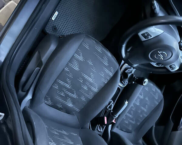 Сірий Опель Корса, об'ємом двигуна 1.25 л та пробігом 230 тис. км за 4200 $, фото 11 на Automoto.ua