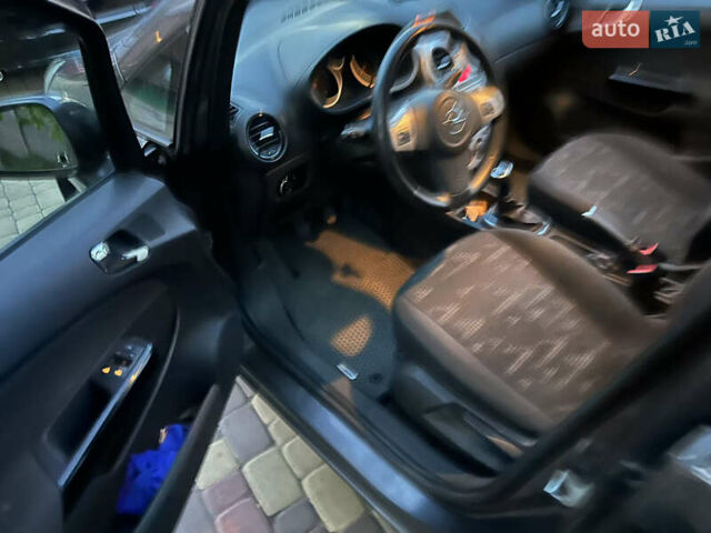 Сірий Опель Корса, об'ємом двигуна 1.25 л та пробігом 230 тис. км за 4200 $, фото 5 на Automoto.ua