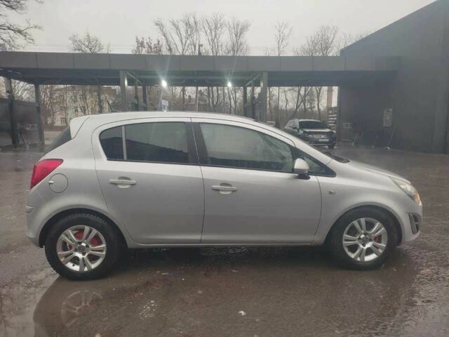 Серый Опель Корса, объемом двигателя 1.2 л и пробегом 325 тыс. км за 4800 $, фото 10 на Automoto.ua