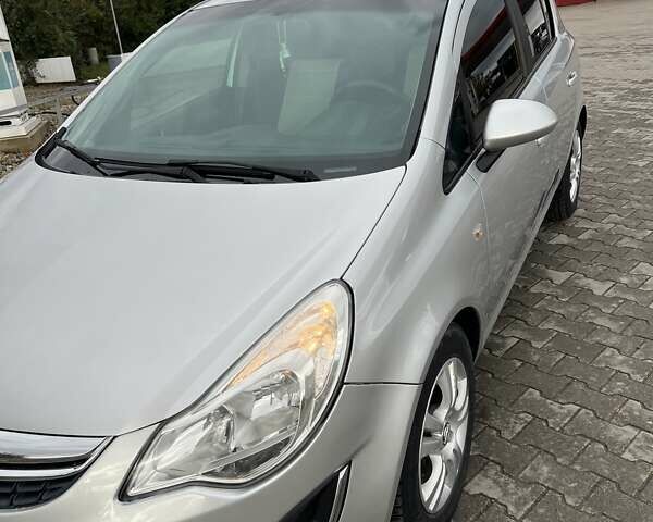 Опель Корса 2012 в Черновцах на Automoto.ua Серый Опель Корса, объемом двигателя 1.23 л и пробегом 148 тыс. км за 5600 $, фото 1 на Automoto.ua