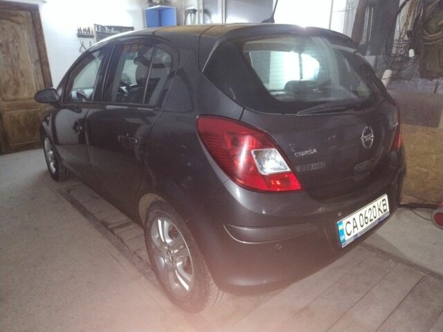 Сірий Опель Корса, об'ємом двигуна 1.2 л та пробігом 218 тис. км за 5800 $, фото 2 на Automoto.ua