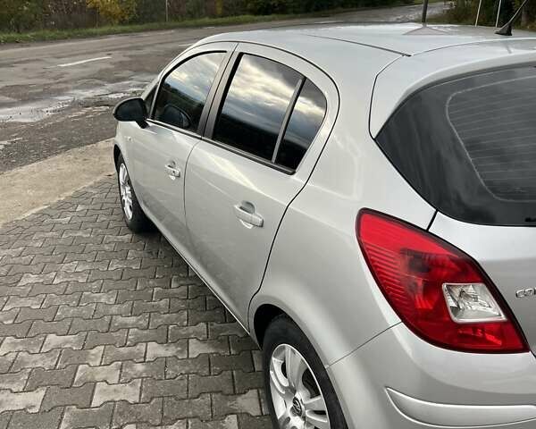 Опель Корса 2012 в Черновцах на Automoto.ua Серый Опель Корса, объемом двигателя 1.23 л и пробегом 148 тыс. км за 5600 $, фото 5 на Automoto.ua