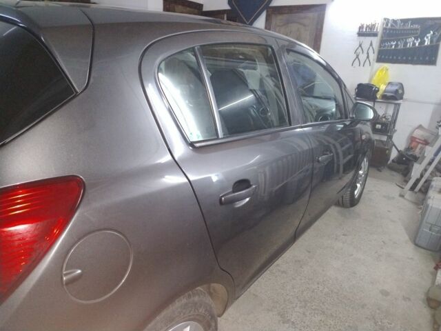 Сірий Опель Корса, об'ємом двигуна 1.2 л та пробігом 218 тис. км за 5800 $, фото 3 на Automoto.ua